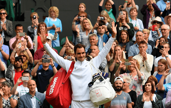 Roger Federer está feliz por poder participar en su final 11 en Wimbledon. (Foto Prensa Libre: AFP)