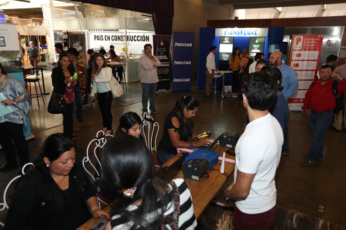Pequeños empresarios de todas las edades podrán participar del primer Congreso Nacional de Emprendedores, a celebrarse los 13 y 14 de octubre. (Foto Prensa Libre: Oscar Rivas)
