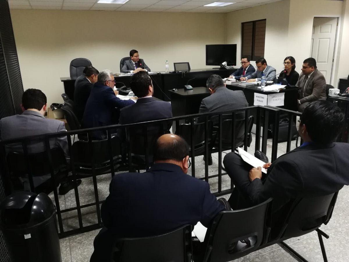 En el Juzgado Séptimo Penal, a cargo de José Alvarad, se discutió la reparación digna de los empresarios culpables en el caso Industria Militar. (Foto Prensa Libre: Kenneth Monzón)