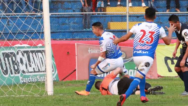 Kevin Santamaría participó en la acción del tercer gol de Suchitepéquez que le dio el triunfo contra Comunicaciones. (Foto Prensa Libre: Cristian Soto).