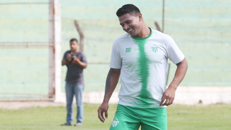 Alejandro Galindo es uno de los jugadores determinantes en el equipo de Mauricio Tapia. (Foto Prensa Libre: Edwin Fajardo)