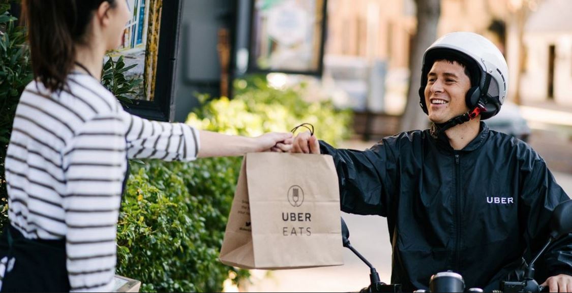A nivel global, Uber Eats está activa en más de 200 ciudades de 29 países y cuenta con más de 65 mil restaurantes afiliados. (Foto Prensa Libre: Uber)