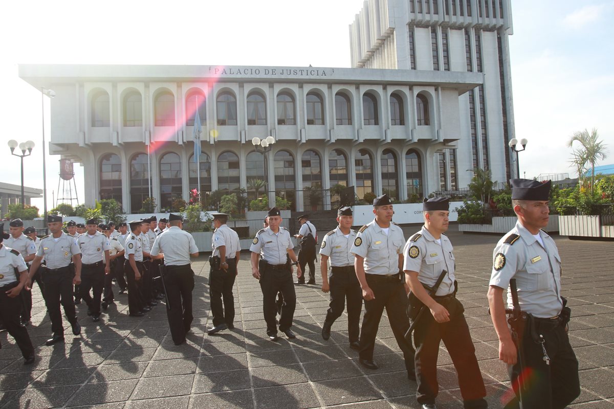 La Corte Suprema de Justicia informó que reforzaran la seguridad en los tribunales ante la llegada de implicados en caso de alto impacto. (Foto Prensa Libre: Hemeroteca PL)