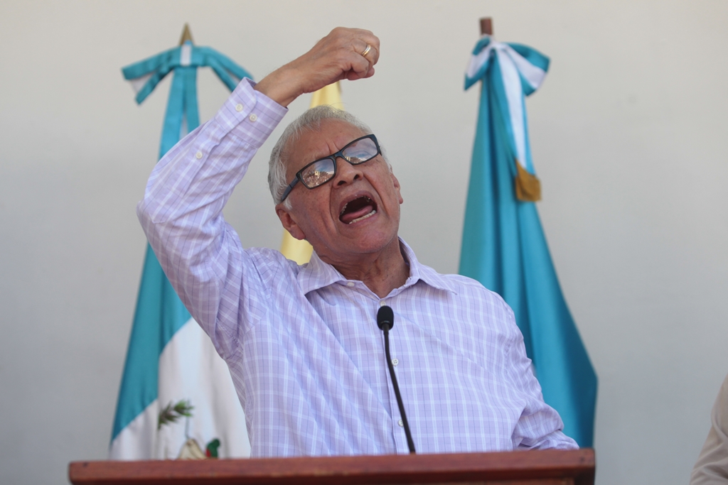 El presidente Alejandro Maldonado arremetió en contra de los críticos del salario diferenciado. (Foto Prensa Libre: Erick Avila)
