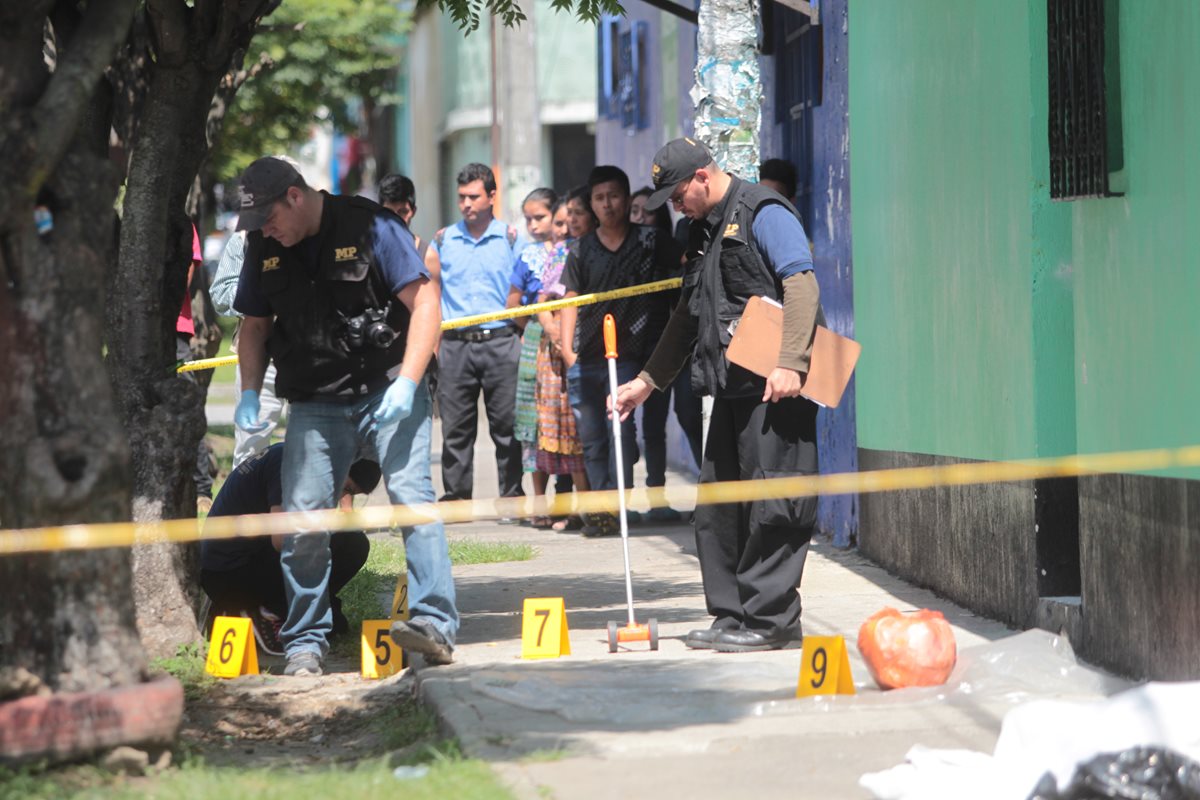 De enero a septiembre de este año en la capital murieron 538 personas por hechos de violencia, reporta la Policía Nacional Civil. (Foto Prensa Libre: Hemeroteca PL)