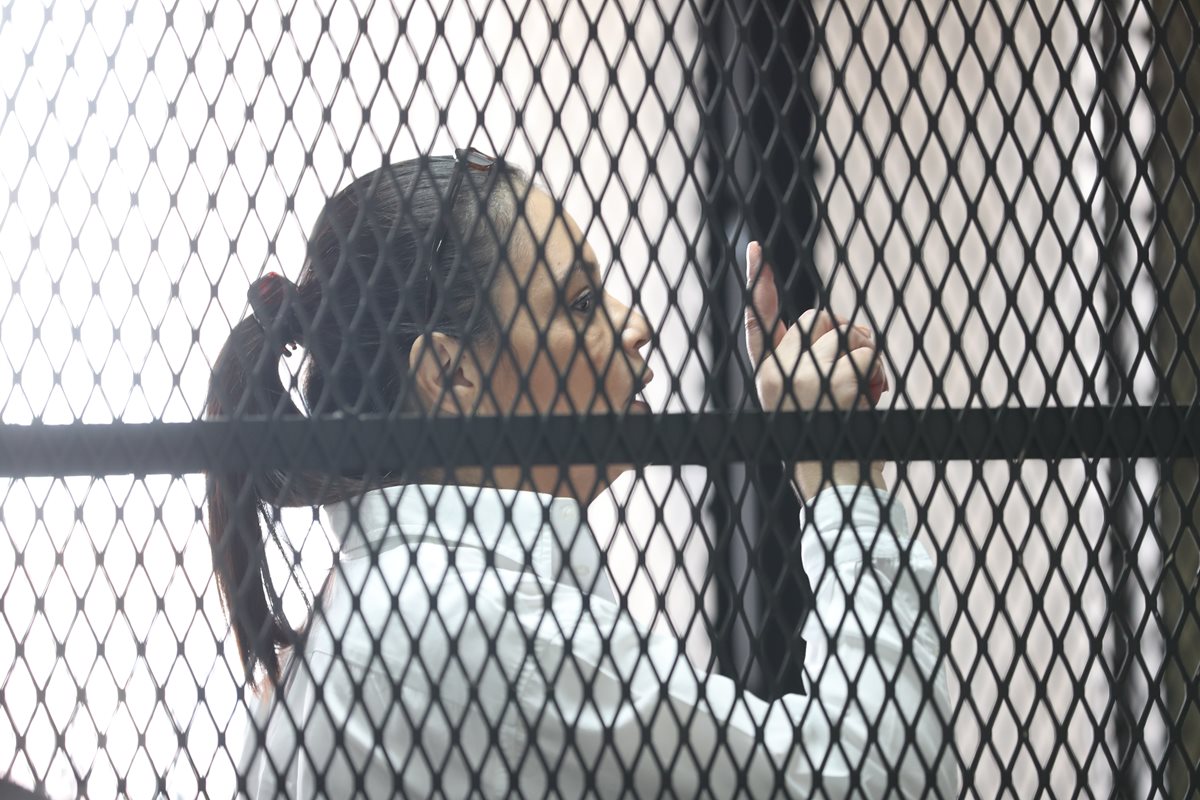 Roxana Baldetti es juzgada junto a otras 12 personas por el fraude en el proyecto de limpieza del lago de Amatitlán. (Foto Prensa Libre: Hemeroteca PL)