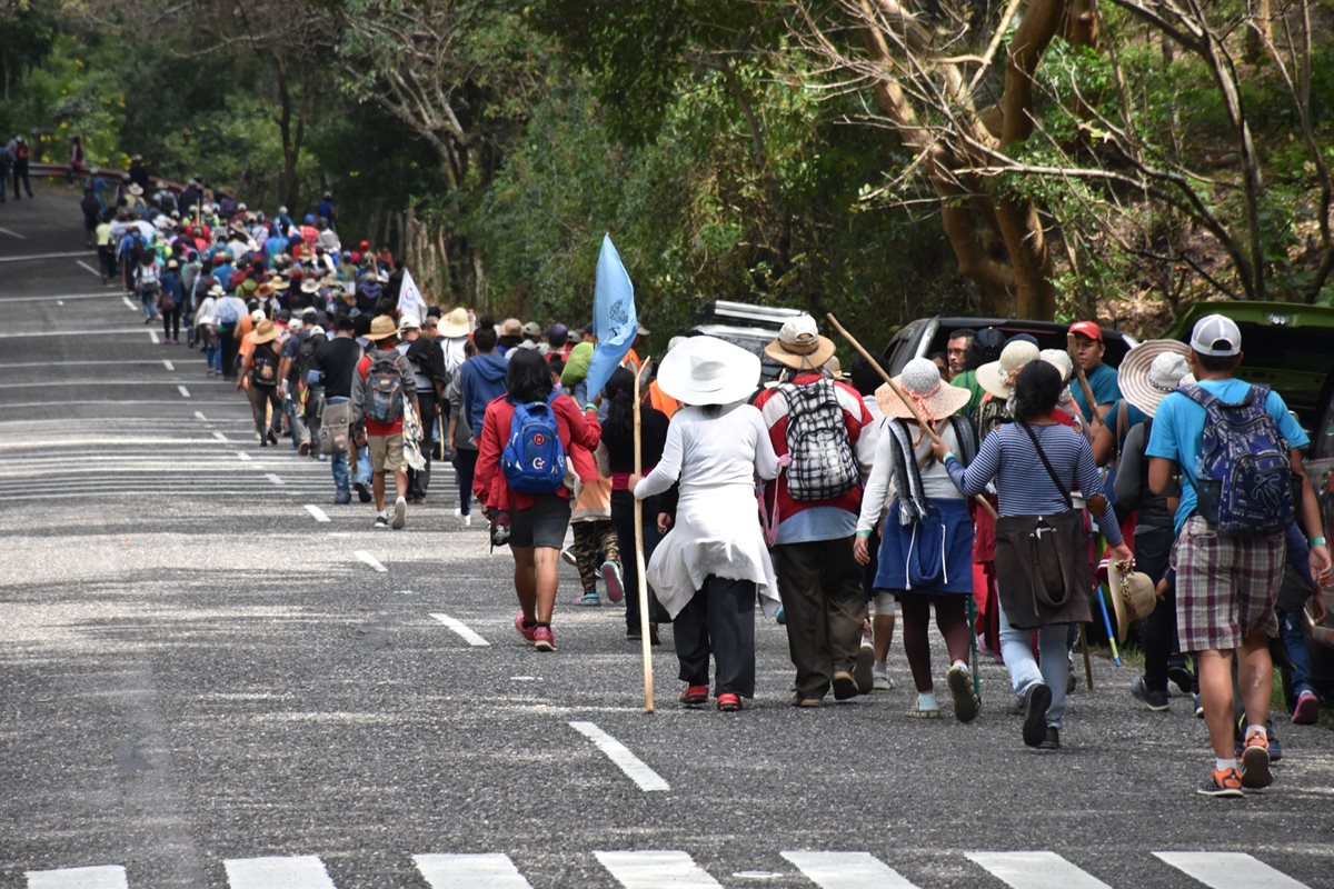 Los más de tres mil feligreses llegaron felices a la Basílica del Cristo Negro de Esquipulas. (Foto Prensa Libre: Mario Morales)