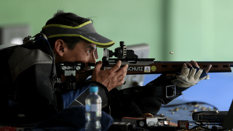 El tirador Octavio Sandoval es el más experimentado del grupo de seleccionados de armas cortas. (Foto Prensa Libre: Carlos Vicente)