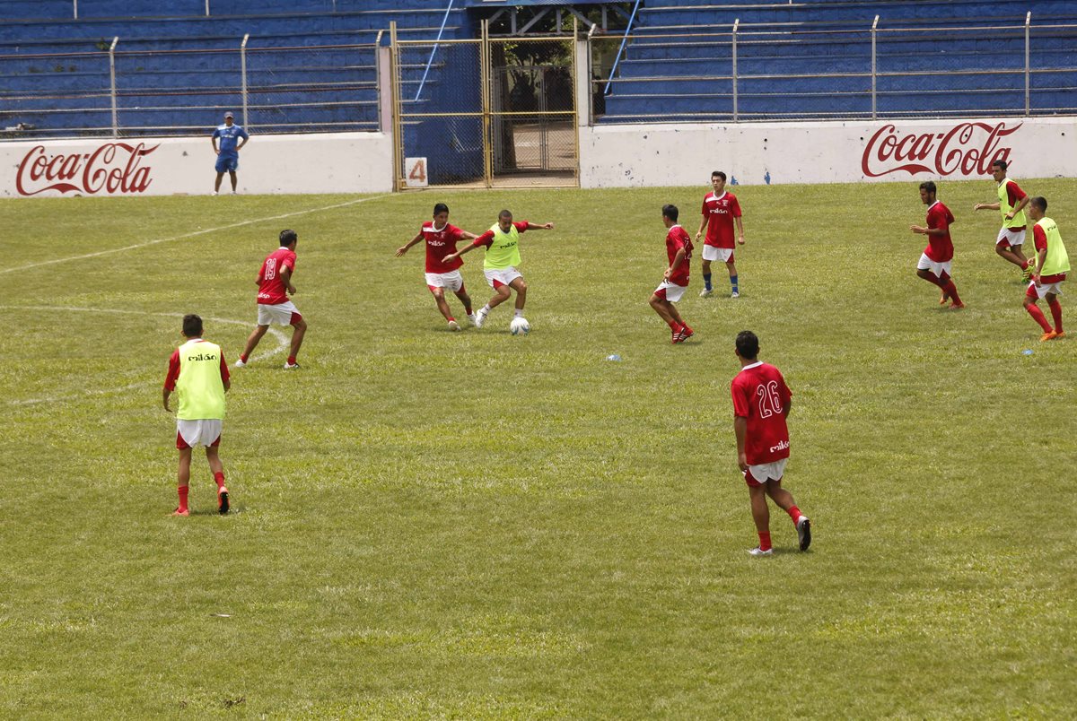 Los venados están entrenando con miras al torneo Apertura 2016. (Foto Prensa Libre: Melvin Popá)