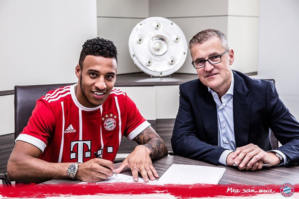 El francés, Corention Tolisso, firmó este miércoles su vinculación con el Bayer Múnich. (Foto Prensa Libre: cortesía Bayern)