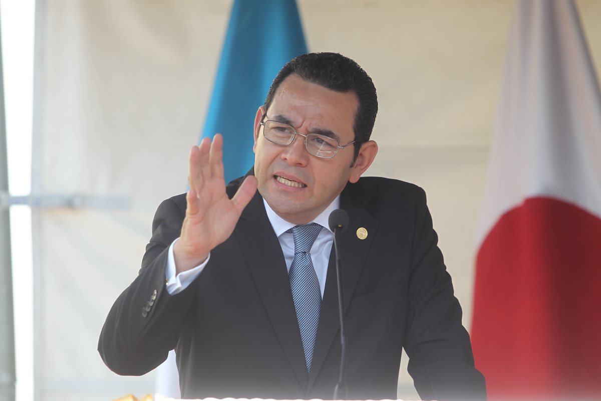 El presidente Jimmy Morales convocó a varios sectores del país para discutir reformas a la Ley Electoral. (Foto Prensa Libre: Hemeroteca PL)