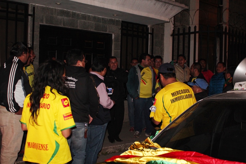 Aficionados de Marquense argumentan malos manejos de la directiva del equipo. (Foto Prensa Libre: Aroldo Marroquín)