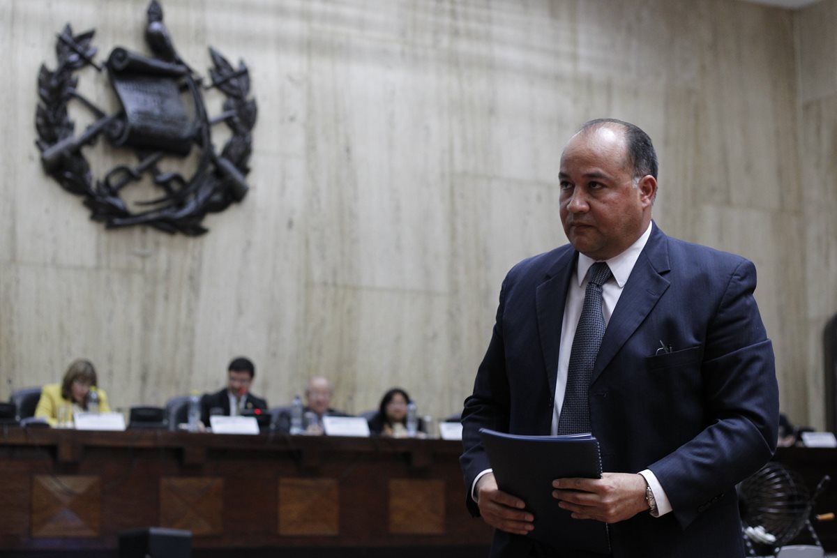 Esta es la segunda vez que la CC evita que Conrado Reyes ejerza como funcionario judicial. (Foto Prensa Libre: Hemeroteca PL)