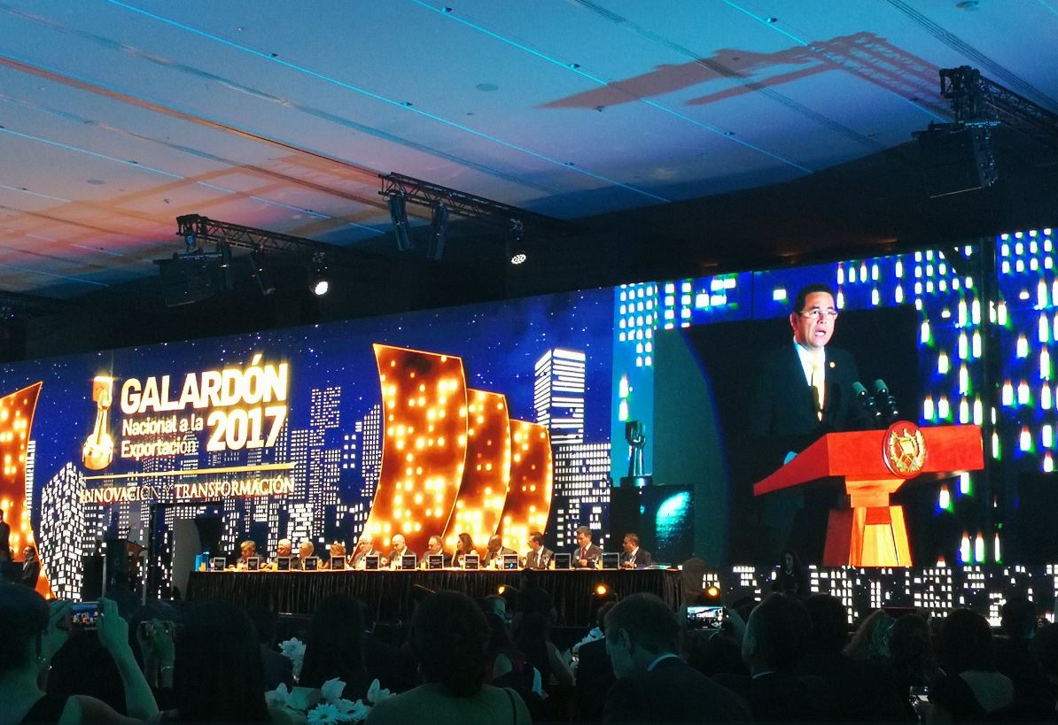 Presidente Jimmy Morales asiste al Galardón Nacional a la Exportación 2017. (Foto Prensa Libre: Rosa María Bolaños)