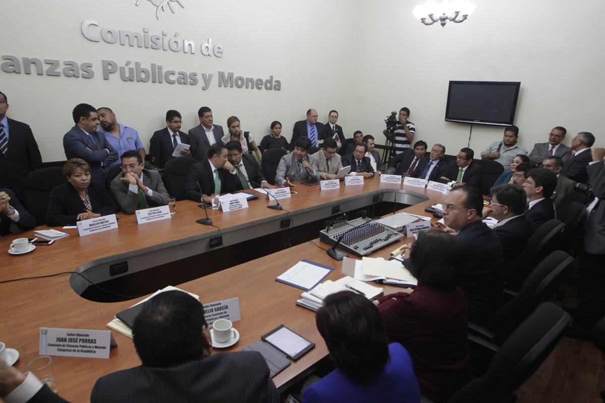 Comisión de Finanzas plantea cambios a la solicitu del Ejecutivo sobre el gasto de este año. (Foto Prensa Libre: Edwin Bercián)