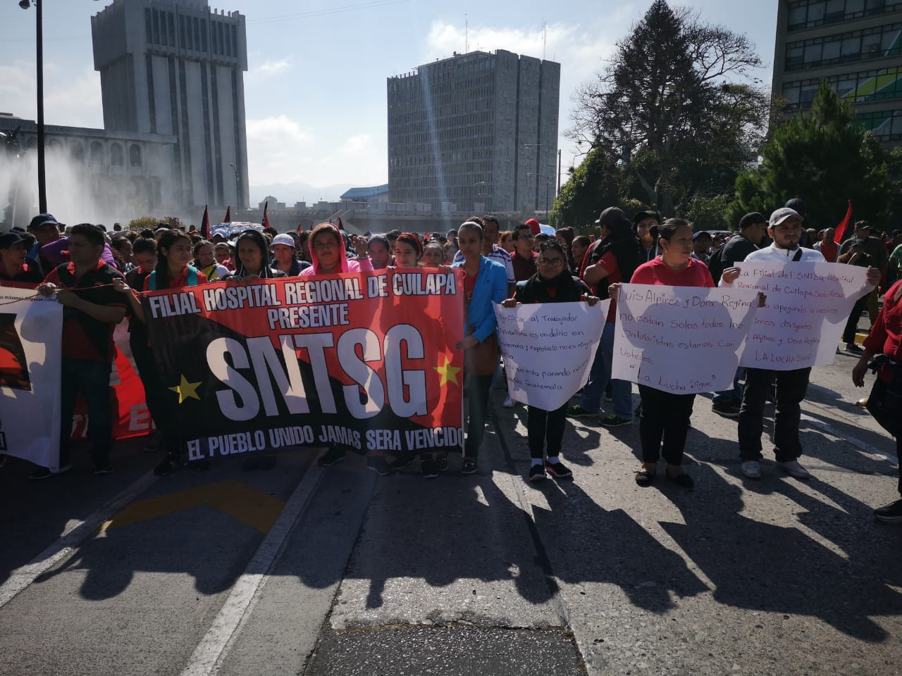 Salubristas salieron a las calle sel pasado 14 de agosto a exigir el cumplimiento de un acuerdo firmado con el Ministro de Salud, Carlos Soto, en diciembre pasado. (Foto Prensa Libre:  Hemeroteca PL)