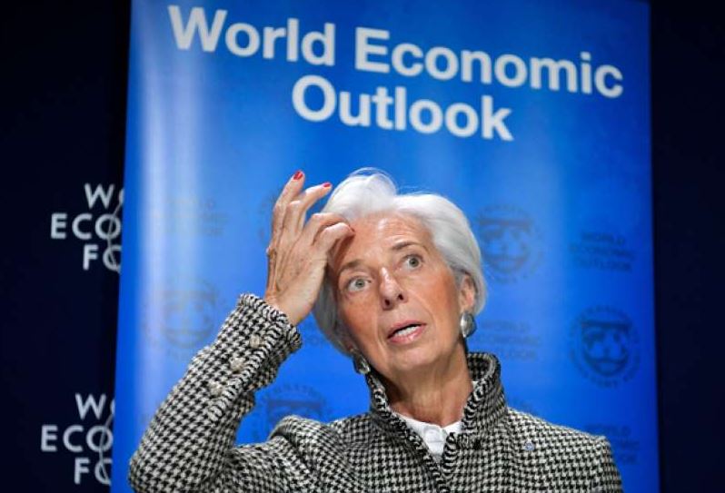 "La expansión global se ha debilitado", indica el informe "Perspectivas Económicas Globales" presentado por la directora gerente del FMI, Christine Lagarde, en el marco del Foro Económico Mundial que se celebra en Davos (Suiza). (Foto Prensa Libre: AFP)