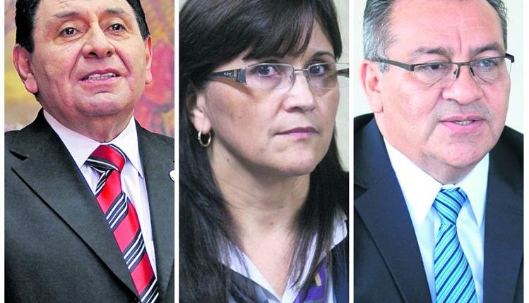 Los magistrados titulares de la CC, José Francisco de Mata Vela (izquerda), Gloria Patricia Porras y Bonerge Mejía. (Foto Prensa Libre: Hemeroteca)