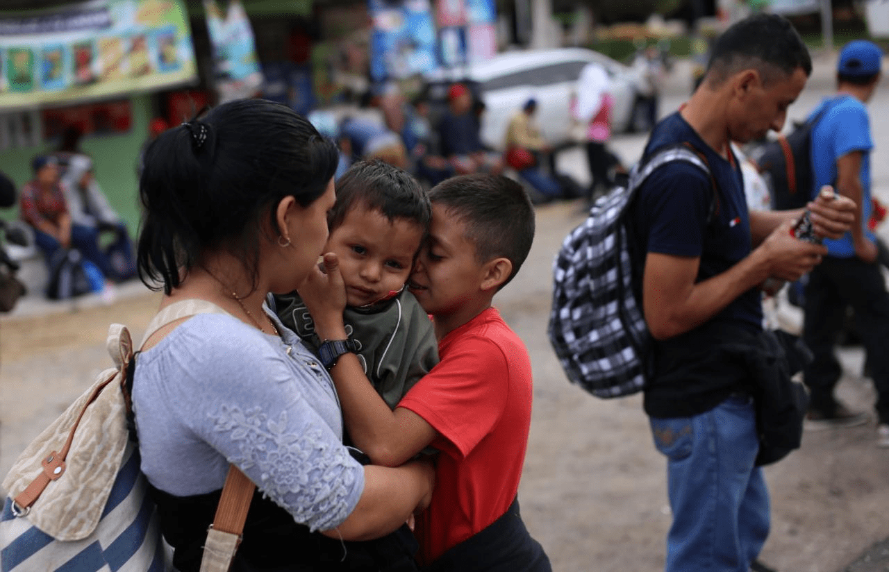 Familias enteras de Honduras han ingresado a Guatemala en busca de llegar a EE. UU. (Foto Prensa Libre: Hemeroteca PL)