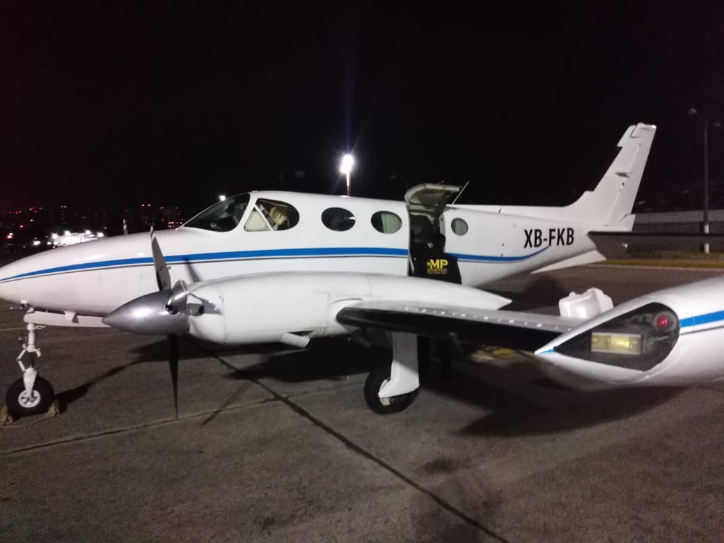 Esta es la avioneta donde fue encontrado el dinero. (Foto Prensa Libre: MP)