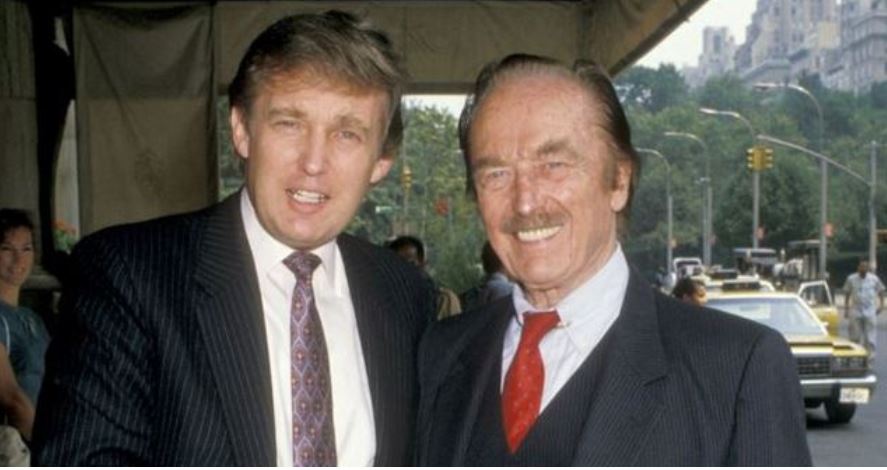 Donald y Fred Trump en 1988. El hijo dice haber heredado el estilo de negocios del padre, pero según un informe periodístico, también heredó su fortuna multimillonaria. (GETTY IMAGES)