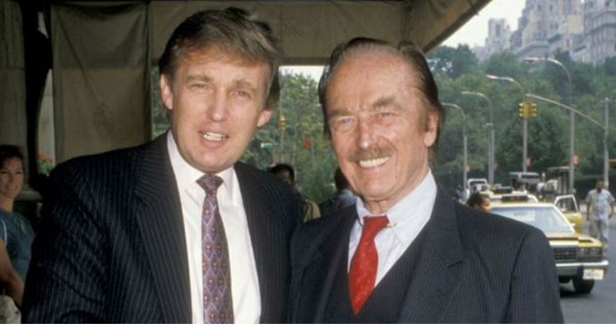 Donald y Fred Trump en 1988. El hijo dice haber heredado el estilo de negocios del padre, pero según un informe periodístico, también heredó su fortuna multimillonaria. (Foto Prensa Libre: Getty Images)