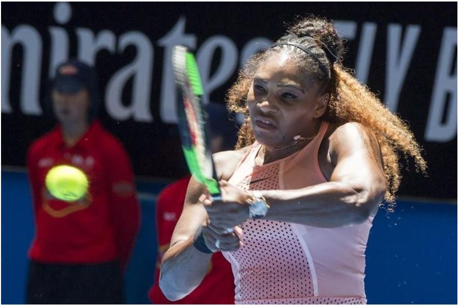 Serena Williams muestra con orgullo su maternidad y combina este rol con su profesión como tenista. (Foto Prensa Libre: AFP)