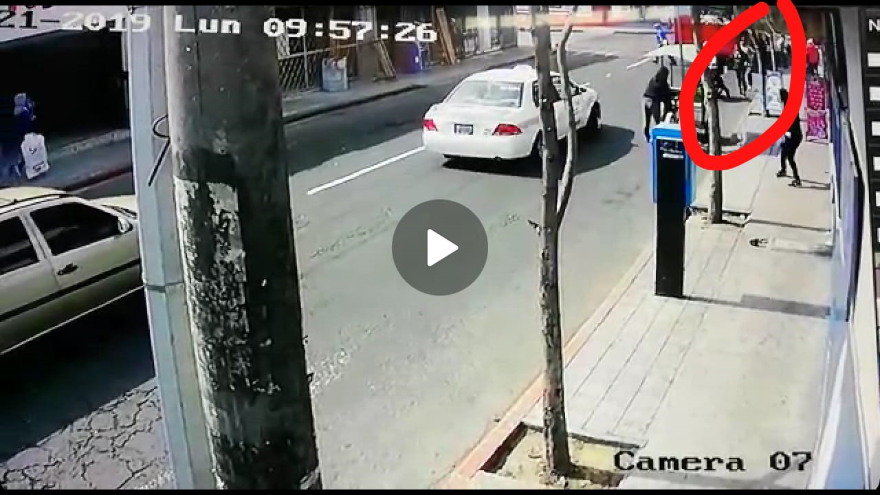 Video muestra el momento del bombazo dentro de un bus. (Foto Prensa Libre: Cortesía)