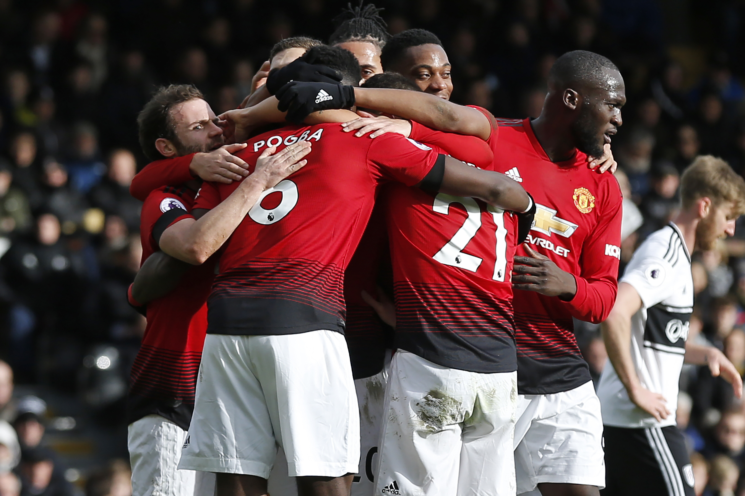 Los jugadores del Manchester United superaron sin problemas 3-0 al Fulham. (Foto Prensa Libre: AFP)