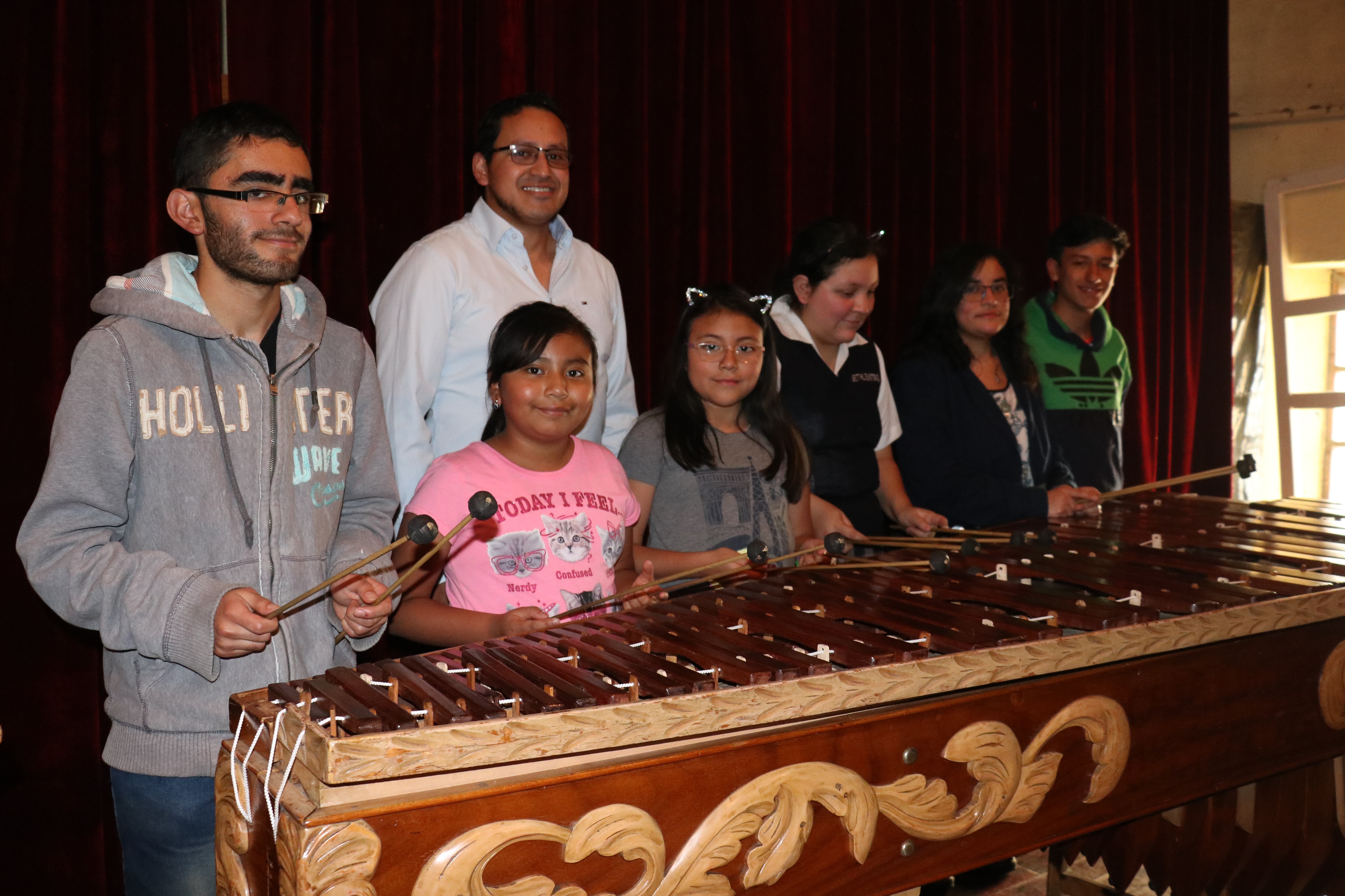 Para temer un mejor método de enseñanza el instructor divide los grupos de siete personas. (Foto Prensa Libre: Raúl Juárez)