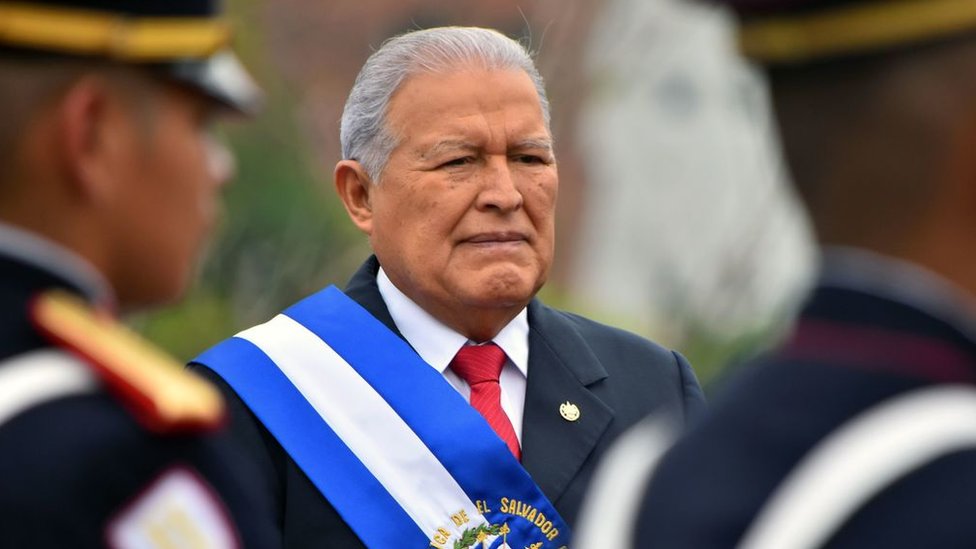 Elecciones en El Salvador: por qué Sánchez Cerén dejará el poder como el presidente peor valorado del país (y cómo influye en estos comicios)