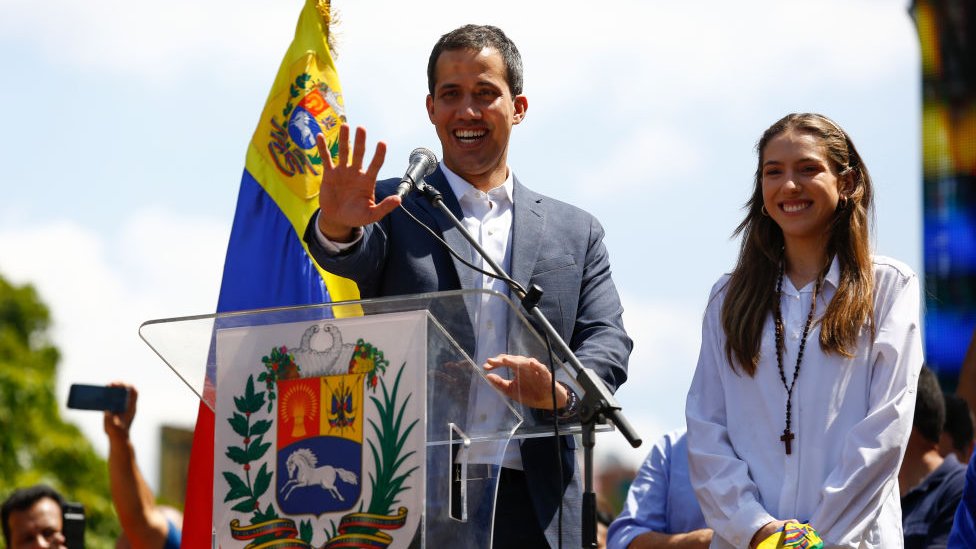 Guaidó ha prometido entregar ayuda humanitaria, pero no ha dado muchos detalles de cómo lo hará.