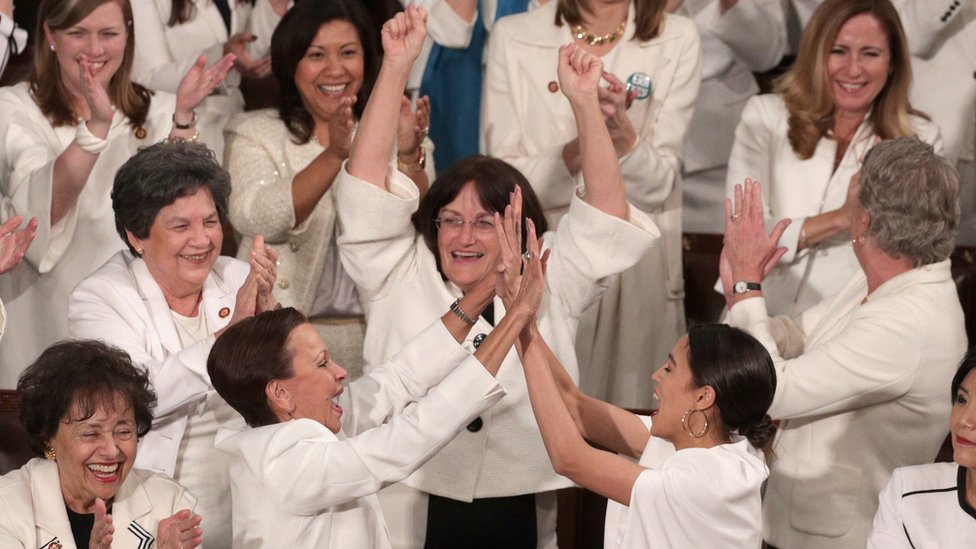 Las congresistas demócratas, que asistieron al discurso del Estado del Unión vestidas de blanco, fueron de lo más comentado de la noche. Foto:Getty Images