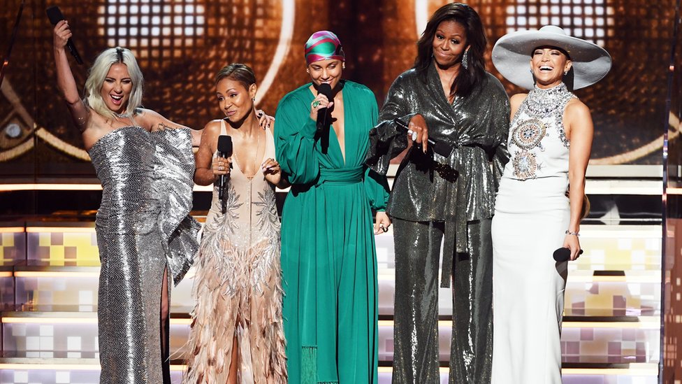 La ex primera dama de Estados Unidos Michelle Obama subió al escenario en el arranque de la 61ª edición de los Grammy. (Foto Prensa Libre: Getty Images)