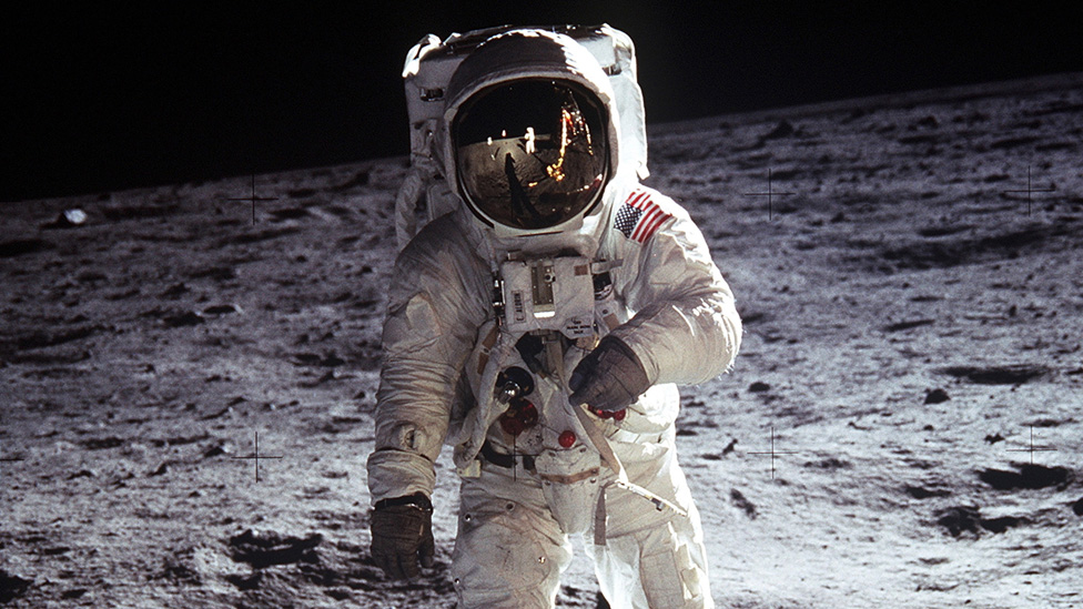 La teoría de que el hombre en realidad no llegó a la Luna es una de las más extendidas.