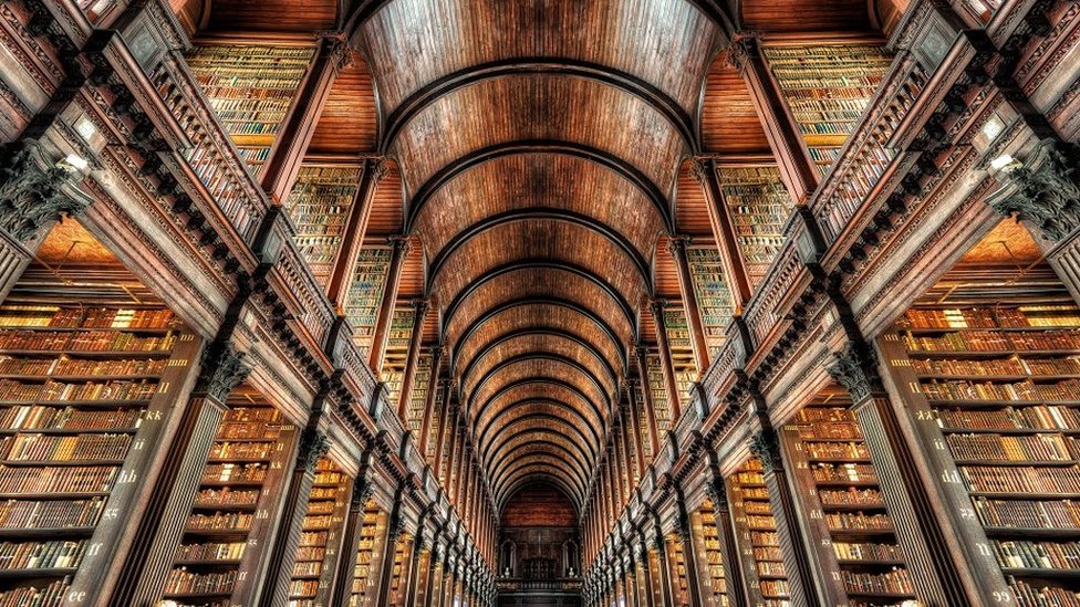 La sola existencia de las bibliotecas ofrece la mejor evidencia de que aún podemos tener esperanza sobre el futuro del hombre, dijo el poeta T.S. Eliot, quien había sido feliz en la biblioteca del Trinity College de Dublín, Irlanda. (Foto Prensa Libre: Getty Images)
