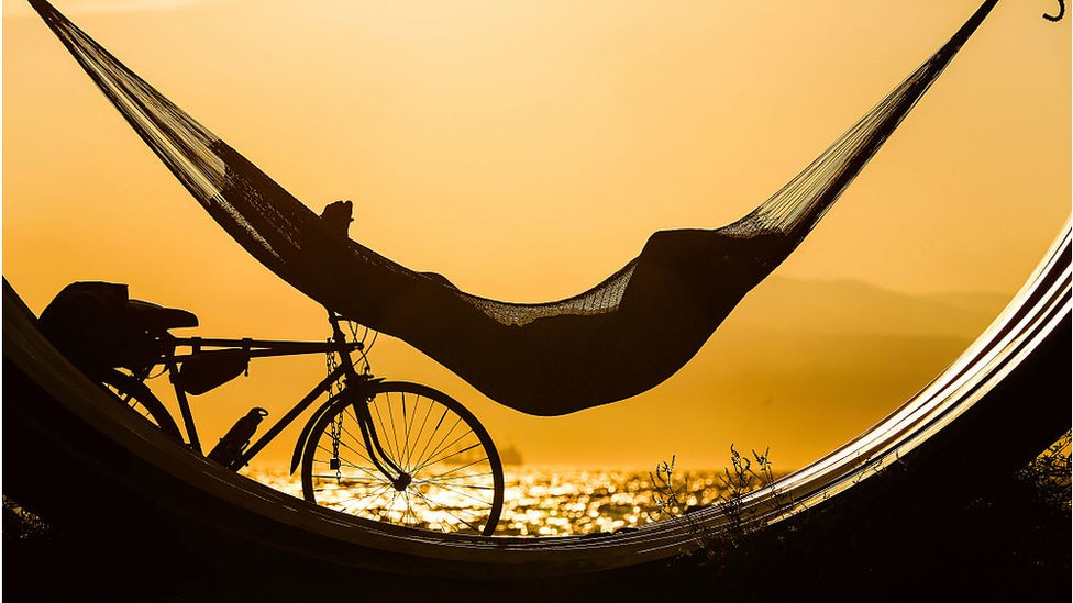 Hay una tendencia creciente de empresas que le ofrecen a sus trabajadores vacaciones ilimitadas. (Foto Prensa Libre: Getty Images)