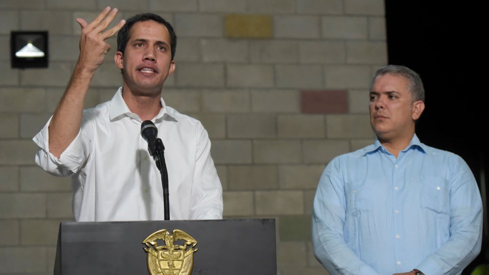 Duque (derecha) acompañó a Juan Guaidó en numerosas oportunidades en los últimos días. GETTY IMAGES