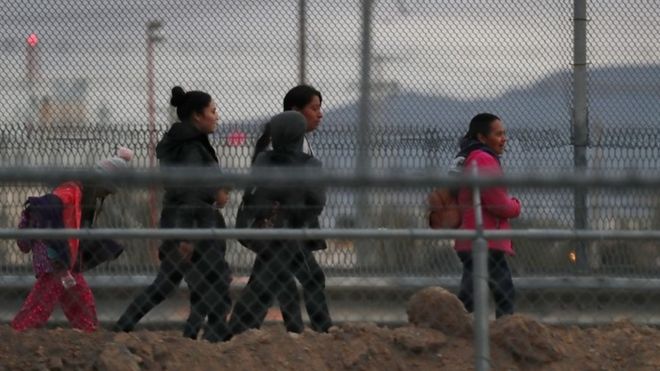 Las negociaciones entre demócratas y republicanos habían estado paralizadas por sus diferencias sobre temas como la detención de los inmigrantes indocumentados y el financiamiento del muro prometido por Trump. FOTO:GETTY IMAGES