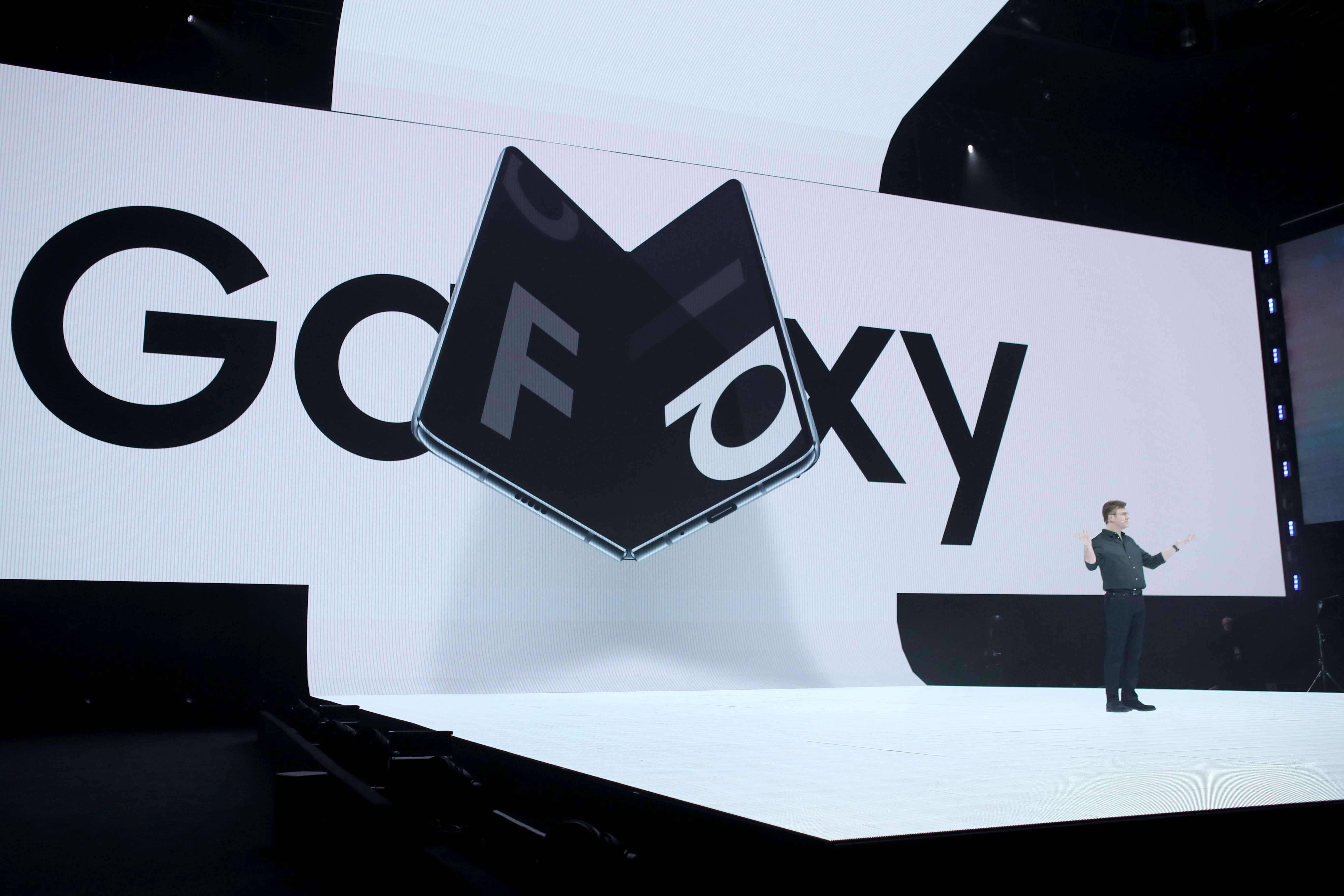 Samsung pretende una revolución móvil con el Galaxy Fold. (Foto Prensa Libre: AFP)