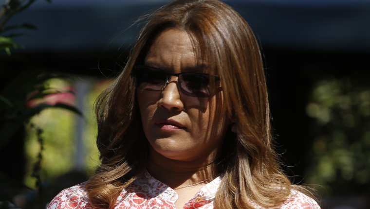 Patricia Marroquín de Morales, esposa del presidente Jimmy Morales, abordó este sábado el avión que la trasladará a Israel. (Foto Prensa Libre: Hemeroteca PL)