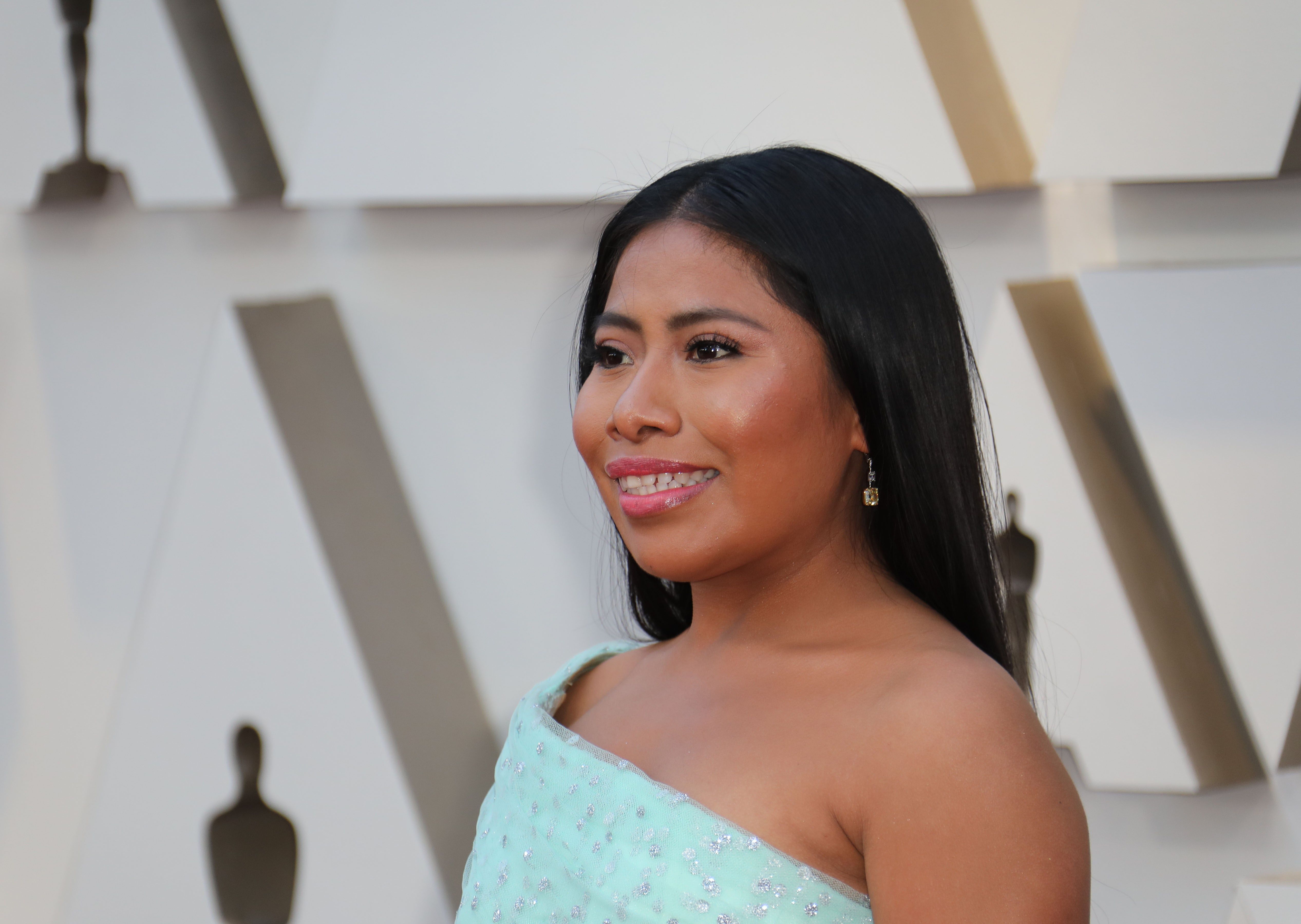 Yalitza Aparicio, en la alfombra roja de los premios Oscar. (Foto Prensa LIbre: EFE)
