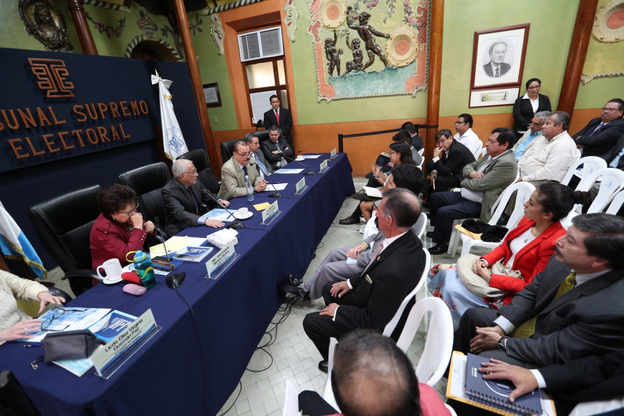 Magistrados del TSE derogaron el acuerdo 99-2019 sobre reglas y programación de foros, entrevistas y debates con candidatos. (Foto Prensa Libre: Hemeroteca PL)