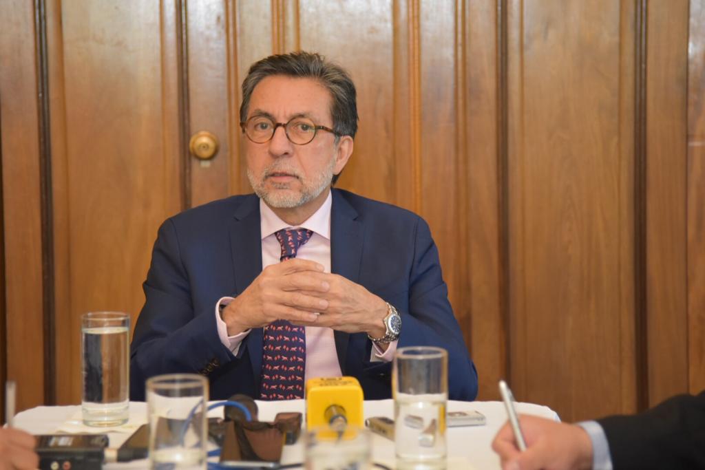 Luis Arreaga, embajador de Estados Unidos en Guatemala, en entrevista con medios de comunicación el martes 26 de febrero de 2019. (Foto cortesía de Embajada de EE.UU. en Guatemala)