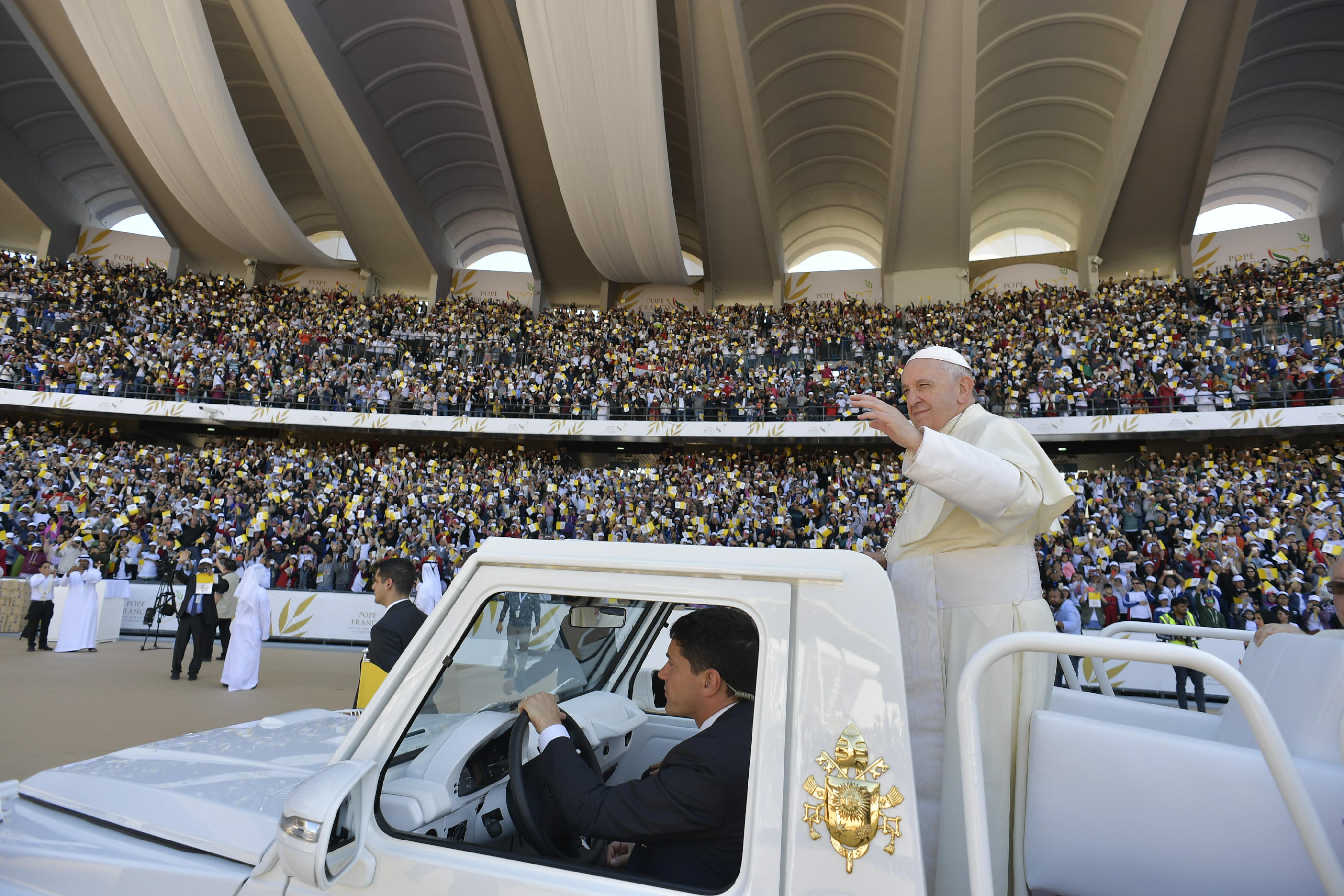 Francisco ofició una misa ante 170 mil personas al término de su visita a la región.  (Foto Prensa Libre: AFP)