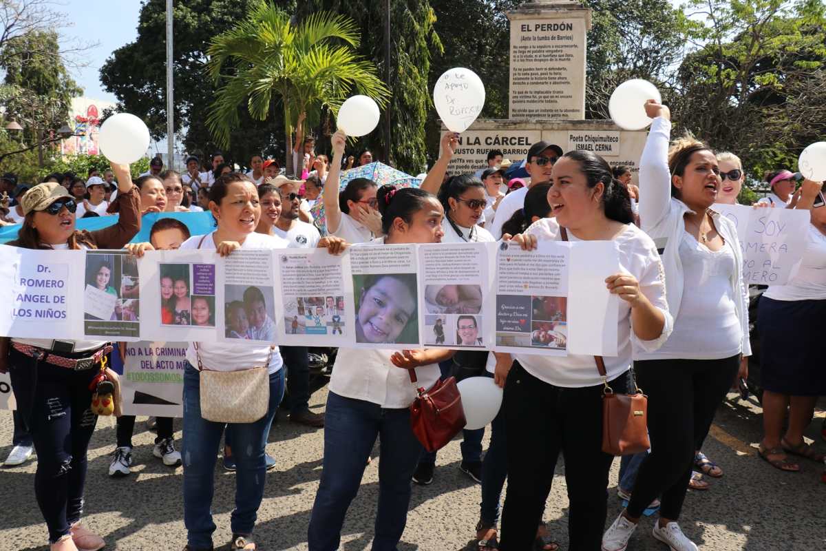 Así fue la marcha en apoyo a pediatra capturado por supuesta negligencia médica