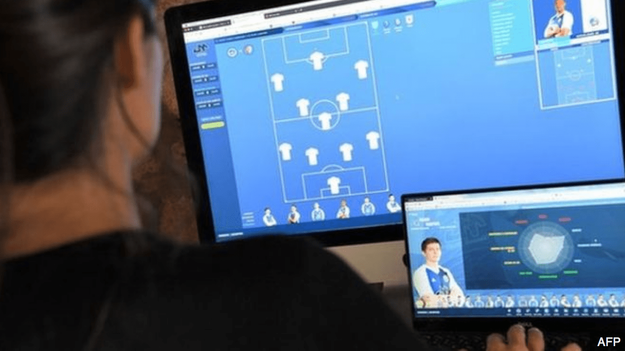 Aficionados del club AG Caen contribuyen en la dirección del equipo a través del programa United Manager. AFP