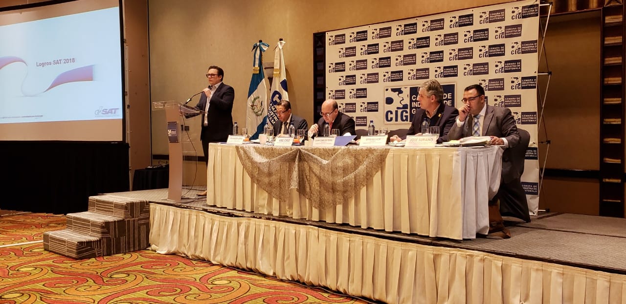 Directivos y agremiados de la Cámara de Industria de Guatemala conocieron los resultados de la SAT en el 2018 y las proyecciones para el 2019. (Foto Prensa Libre: Cortesía)