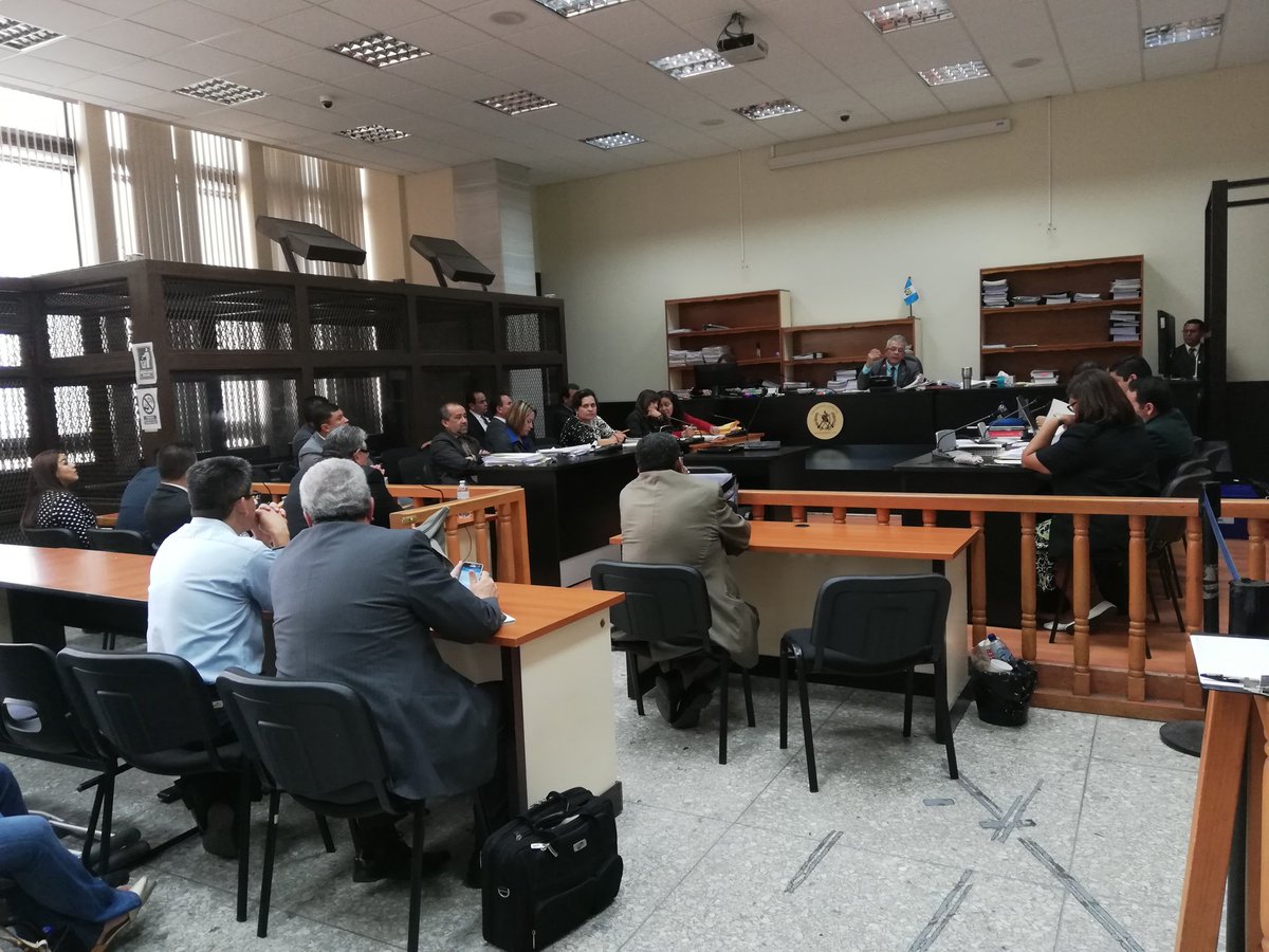 La audiencia del ofrecimiento de las pruebas del caso La Línea se desarrolla en el Juzgado de Mayor Riesgo B. (Foto Prensa Libre: Érick Ávila)