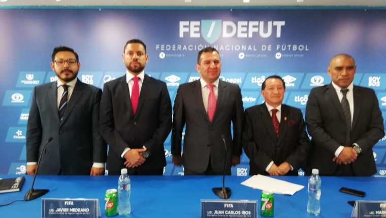 El Comité de Regularización de la Fedefut, encabezada por Juan Carlos Ríos, empiezan el camino para su salida de la Federación. (Foto Prensa Libre: Carlos Vicente)